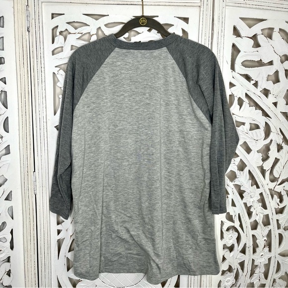 Prissy Jane ‘Kiss My Grits’ Baseball Tee - Picture 2 of 3